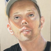 My project in Realistic Chalk Pastel Portraits course. Traditional illustration, Fine Arts, Drawing, Portrait Drawing, and Realistic Drawing project by liliana_cowlam - 02.08.2022