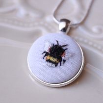My project in Miniature Needlework: Make Embroidered Jewelry course. Un proyecto de Diseño de jo, as, Bordado y Diseño textil de schkinga83 - 14.02.2022