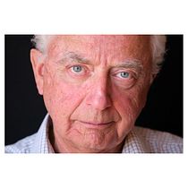 Suegro en su biblioteca. Photograph, and Portrait Photograph project by jpck77 - 02.11.2022