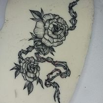 Meu projeto do curso: Tatuagem botânica com pontilhismo. Ilustração tradicional, Desenho de tatuagens e Ilustração botânica projeto de Suelen Destro - 16.06.2022