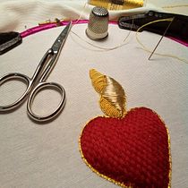 Mi Proyecto del curso: Introducción al bordado de oro. Traditional illustration, and Embroider project by Ana Gabriela - 02.15.2022