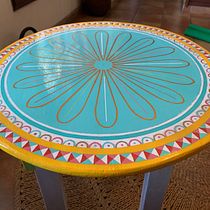 My project in Decorative Furniture Painting course. Un progetto di Belle arti, Design e creazione di mobili, Interior design, Pittura, Pattern design, Pittura acrilica e DIY di Alejandra Angulo - 20.06.2021