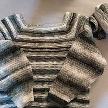 Mi Proyecto del curso:  Top-down: prendas a crochet de una sola pieza. Un progetto di Fashion design, Fiber Art, DIY, Uncinetto e Textile Design di Laura - 19.02.2022