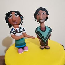 Mi proyecto final del curso: inspirado en la película ‘’Encanto‘’/ personajes y decoraciones elaborados con pasta de azúcar casera y base forrada en fondant. . Design, Design de personagens, e DIY projeto de Jessica Cuero - 19.02.2022