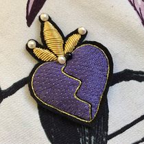 My project in Introduction to Gold Embroidery course. Een project van Traditionele illustratie y Borduurwerk van jamm_j - 21.02.2022