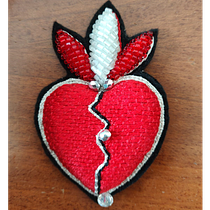 Il mio progetto del corso: Introduzione alla tecnica del ricamo in oro, cuore sacro con variante di materiale. Een project van Traditionele illustratie y Borduurwerk van Elisa Mercorillo - 21.02.2022