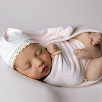 Il mio progetto del corso: Introduzione alla fotografia newborn. Un projet de Photographie, Photographie de portrait, Photographie de studio, Photographie lifest, le , et Photographie intérieure de Cettina Di Benedetto - 21.02.2022