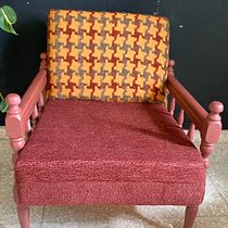 My project in Chair Restoration and Upholstery course. Un progetto di Artigianato, Design e creazione di mobili, Interior design, DIY, Falegnameria , Upc e cling di Rafaella - 14.02.2022