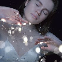 My project in Artistic Self-Portrait Photography course. Photograph, Portrait Photograph, Fine-Art Photograph, Self-Portrait Photograph & Interior Photograph project by Oksana Novokhatskaia - 02.20.2022