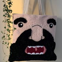 My project in Punch Needle XL Embroidery course. Un projet de Broderie, Décoration, Punch needle , et Design textile de ummebrahim - 22.02.2022