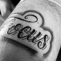 Meu projeto do curso: Tatuagem de letras cursivas à mão livre. Un projet de Lettering , et Conception de tatouage de Rodrigo Stuart - 24.02.2022