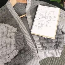 Meu projeto do curso: Crochê: design e confecção de roupas com estilo romântico. Design de moda, Tecido, DIY, Crochê, e Design têxtil projeto de Cláudia Gonçalves - 25.02.2022