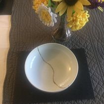 My project in Introduction to Kintsugi: Repair Your Pottery with Gold course. Un projet de Artisanat, Beaux Arts, Céramique , et DIY de sharonc7 - 27.02.2022