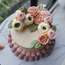 My project in Decorative Buttercream Flowers for Cake Design course. Design, and DIY project by lenna_the - 02.25.2022