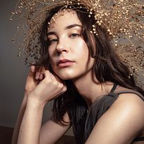 My project in Editorial Portraiture: Light and Creativity course. Photograph, Fashion Photograph, Portrait Photograph, Studio Photograph, and Digital Photograph project by Elizabete Jākobsone - 03.02.2022