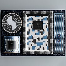 Sifnos Island Gift Box. Design, Traditional illustration, Product Design, and Pattern Design project by lynkalogirou - 02.15.2022