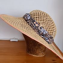 Mon projet du cours : Initiation à la conception et à la confection de chapeaux. Un progetto di Design di accessori, Fashion design e Cucito di Maria Gabriella Madau - 05.03.2022