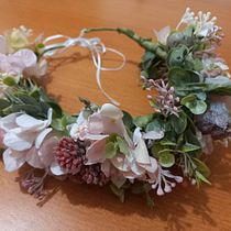 Il mio progetto del corso: Acconciatura floreale: crea il tuo accessorio di fiori. Un proyecto de Diseño de complementos, Diseño de moda, DIY, Diseño floral y vegetal de Anna Bortolussi - 04.03.2022