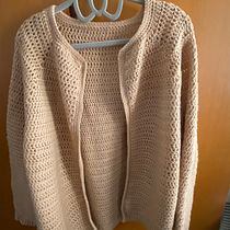 Cardigan top down. Fashion Design, Fiber Arts, DIY, Crochet, and Textile Design project by Paola Bisi - 03.07.2022