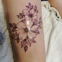 Mi Proyecto del curso: Tatuaje botánico con puntillismo. Projekt z dziedziny Trad, c, jna ilustracja, Projektowanie tatuaż, R i sunek botaniczn użytkownika Gonzalo jirón - 07.03.2022