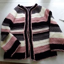 Mi Proyecto del curso:  Top-down: prendas a crochet de una sola pieza. Un progetto di Fashion design, Fiber Art, DIY, Uncinetto e Textile Design di Maria Jose Fernandez Fernandez - 08.03.2022