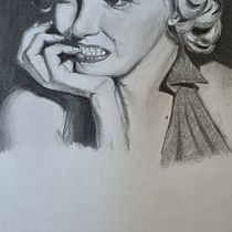 My project for course: Realistic Portrait with Graphite Pencil. Traditional illustration, Fine Arts, Sketching, Pencil Drawing, Drawing, Portrait Drawing, Realistic Drawing, Artistic Drawing, and Figure Drawing project by manu72tomcat - 03.08.2022