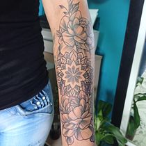 Mi Proyecto del curso: Tatuaje botánico con puntillismo. Ilustração tradicional, Desenho de tatuagens, Ilustração botânica, e Design projeto de Maicol Andrey Castro Garcia - 08.03.2022