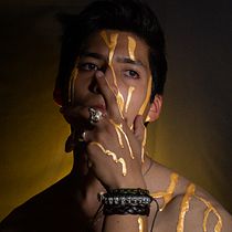 Mi Proyecto del curso: Autorretrato fotográfico conceptual. Photograph, Post-production, Photo Retouching, Portrait Photograph, Studio Photograph, Fine-Art Photograph, Photomontage, Self-Portrait Photograph, Photograph, Film, Video, TV, and Fine Arts project by Enrique Ponce - 03.09.2022