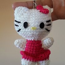 GATITA REGALONA. Arts, Crafts, To, Design, Fiber Arts, Crochet, Amigurumi, and Textile Design project by Ivi Duarte - 03.10.2022