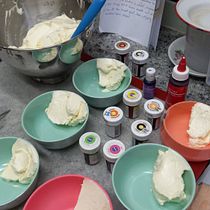My project for course: Decorative Buttercream Flowers for Cake Design. Design, and DIY project by Thet Su Myint - 03.16.2022