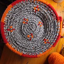 Meu projeto do curso: Tecelagem de cestas para iniciantes: técnica em espiral. Accessor, Design, Arts, Crafts, Fashion Design, and Fiber Arts project by Thelma de Albuquerque Mello - 03.18.2022