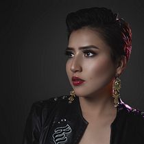 Mi Proyecto del curso: Retoque fotográfico de moda y belleza con Photoshop. Photograph, Photo Retouching, Fashion Photograph, Portrait Photograph, Digital Photograph, Self-Portrait Photograph, and Advertising project by velazquezlopezlucero - 02.10.2022