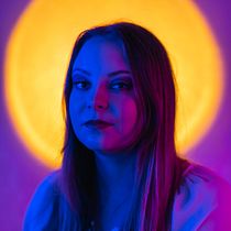 Mój projekt z kursu: Efekty barwne i oświetleniowe w fotografii studyjnej. Photograph, Portrait Photograph, Photographic Lighting, Studio Photograph, Digital Photograph, and Fine-Art Photograph project by Patryk Płonka - 03.21.2022