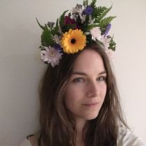 Mi Proyecto del curso: Tocado floral: crea tu complemento de flores. Un proyecto de Diseño de complementos, Diseño de moda, DIY, Diseño floral y vegetal de beatriz_lucia - 21.03.2022