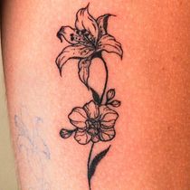 Lirio y Orquidea . Tattoo Design, and Traditional illustration project by Sebastian Ramirez Prats - 03.17.2022
