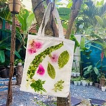 My project for course: Botanical Printing on Fabric and Paper. Arts, Crafts, Fashion Design, DIY, Textile D, eing, Textile Printing, and Textile Design project by My Tran - 03.21.2022