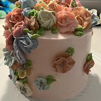 Mi Proyecto del curso: Flores de crema de mantequilla para cake design. Design, and DIY project by Zirleys George - 03.23.2022