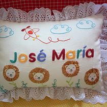 Mi Proyecto del curso: Letras bordadas: el hilo como herramienta gráfica. Embroider, and Textile Design project by Alessandra Pasmiño - 03.23.2022