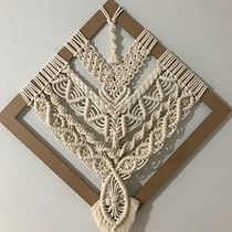 Meu projeto do curso: Introdução à tapeçaria em macramê. Un progetto di Design di accessori, Artigianato, Fiber Art, Macramè e Textile Design di Elaine Plotegher Coradini - 24.03.2022