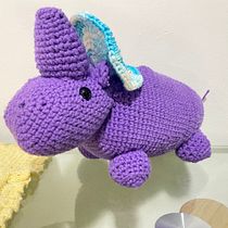 Mi Rey Rino. Arts, Crafts, To, Design, Fiber Arts, DIY, Crochet, Amigurumi, and Textile Design project by Ashley González - 03.25.2022