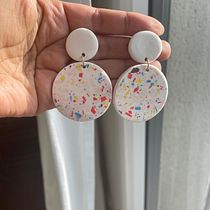 Mon projet du cours : Techniques décoratives en résine acrylique. Un progetto di Design di accessori, Artigianato e DIY di Sofi Ariyanti Levesque - 30.03.2022