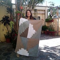 Mi Proyecto del curso: Punch needle para el diseño de alfombras. Un proyecto de Diseño de complementos, Artesanía, Bordado, Decoración de interiores, Punch needle y Diseño textil de Lucia Bernardi - 30.03.2022