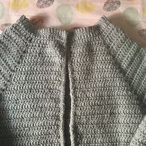 Mi Proyecto del curso:  Top-down: prendas a crochet de una sola pieza. Un progetto di Fashion design, Fiber Art, DIY, Uncinetto e Textile Design di Reyes Esteban Moreno - 30.03.2022