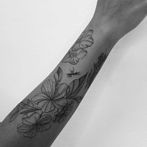 Meu projeto do curso: Tatuagem botânica com pontilhismo. Ilustração tradicional, Desenho de tatuagens e Ilustração botânica projeto de andradef_danielle - 04.04.2022