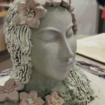 Mein Kursprojekt: Einführung in das Töpfern von figurativen Skulpturen. Artes plásticas, e Escultura projeto de Andrea Winkler - 06.04.2022