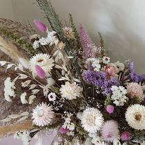 My project for course: Centerpiece Design with Dried and Preserved Flowers. Interior Design, L, scape Architecture, Decoration, DIY, Floral, and Plant Design project by Kseniya Kuchko- Halubovich - 04.06.2022