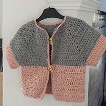 Mi Proyecto del curso:  Top-down: prendas a crochet de una sola pieza. Un progetto di Fashion design, Fiber Art, DIY, Uncinetto e Textile Design di vevytamayo - 06.04.2022