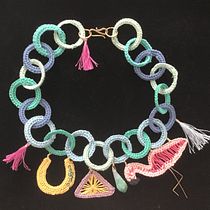 Mon projet du cours : Bijoux tissés en fibres naturelles. Design de acessórios, Artesanato, Design de joias, Design de moda, e Design têxtil projeto de odilelouispays - 07.04.2022