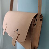 Mijn project van de cursus: Handgemaakte leren tassen creëren voor beginners. Design, Accessor, Design, Arts, Crafts, and Sewing project by Bea Thoelen - 04.09.2022