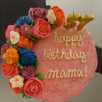My project for course: Decorative Buttercream Flowers for Cake Design. Design, and DIY project by Manelyn Martinez - 04.08.2022